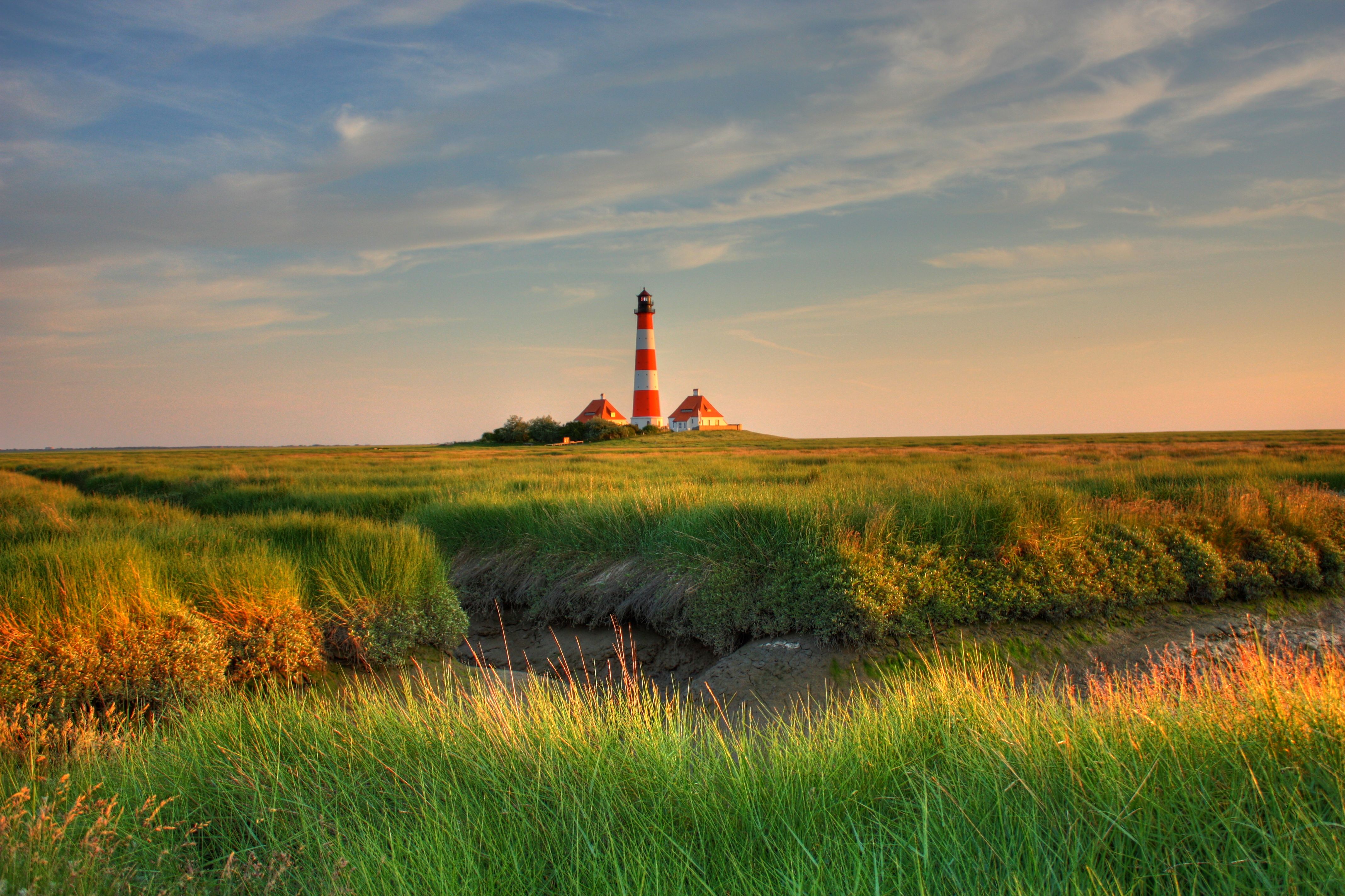 Abendstimmung in Westerhever, im Hintergrund sein Leuchtturm