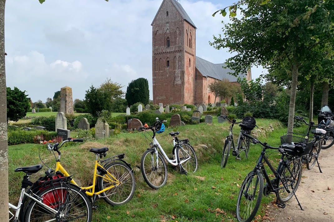 Wir starten gemeinsam an der St.
Johannis Kirche in Nieblum.