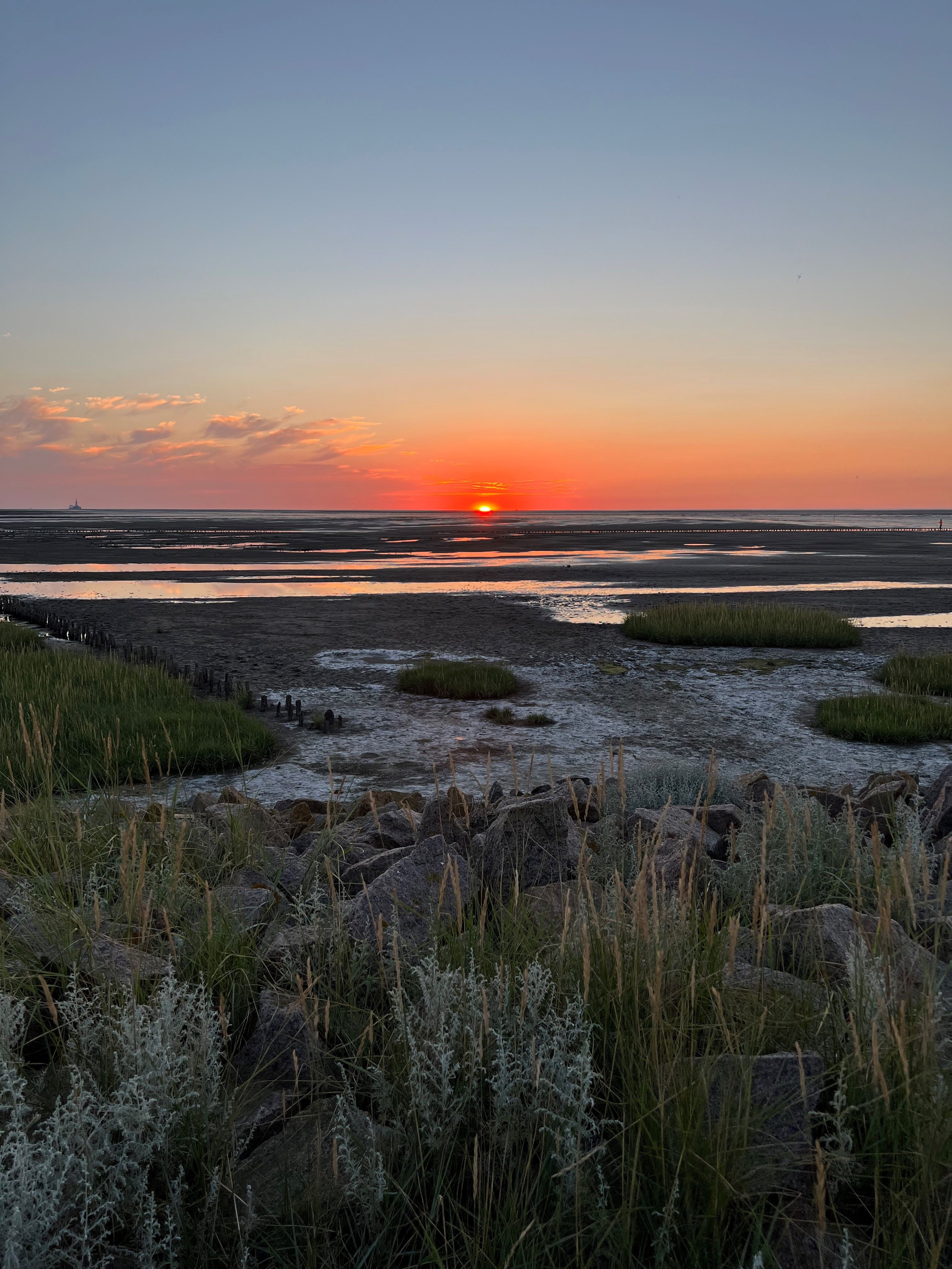 Sonnenuntergang über dem Watt bei Friedrichskoog