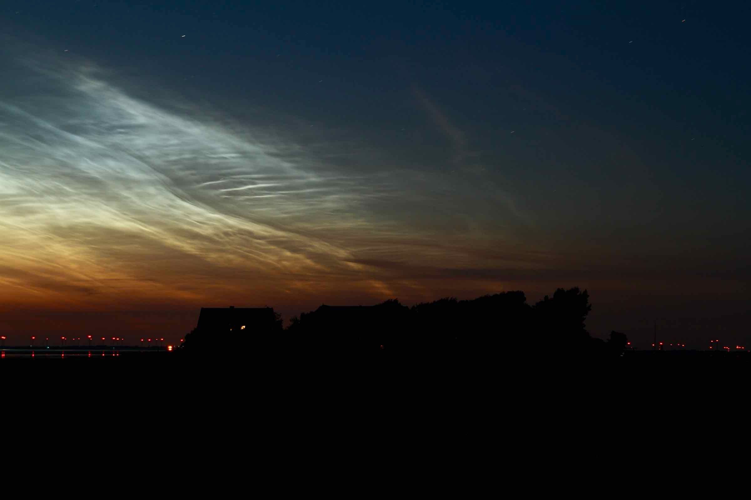 Mit etwas Glück kann ein einzigartiges Naturschauspiel, nachtleuchtende Wolken, bewundert werden.