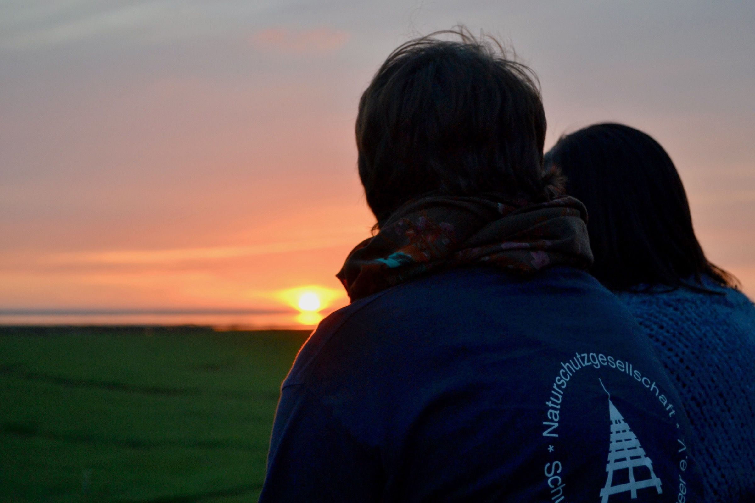 Führung zum Leuchtturm Westerhever, dem besonderen Wahrzeichen im Weltnaturerbe Wattenmeer. Stimmungsvolle Wanderung im Licht des Sonnenuntergangs.