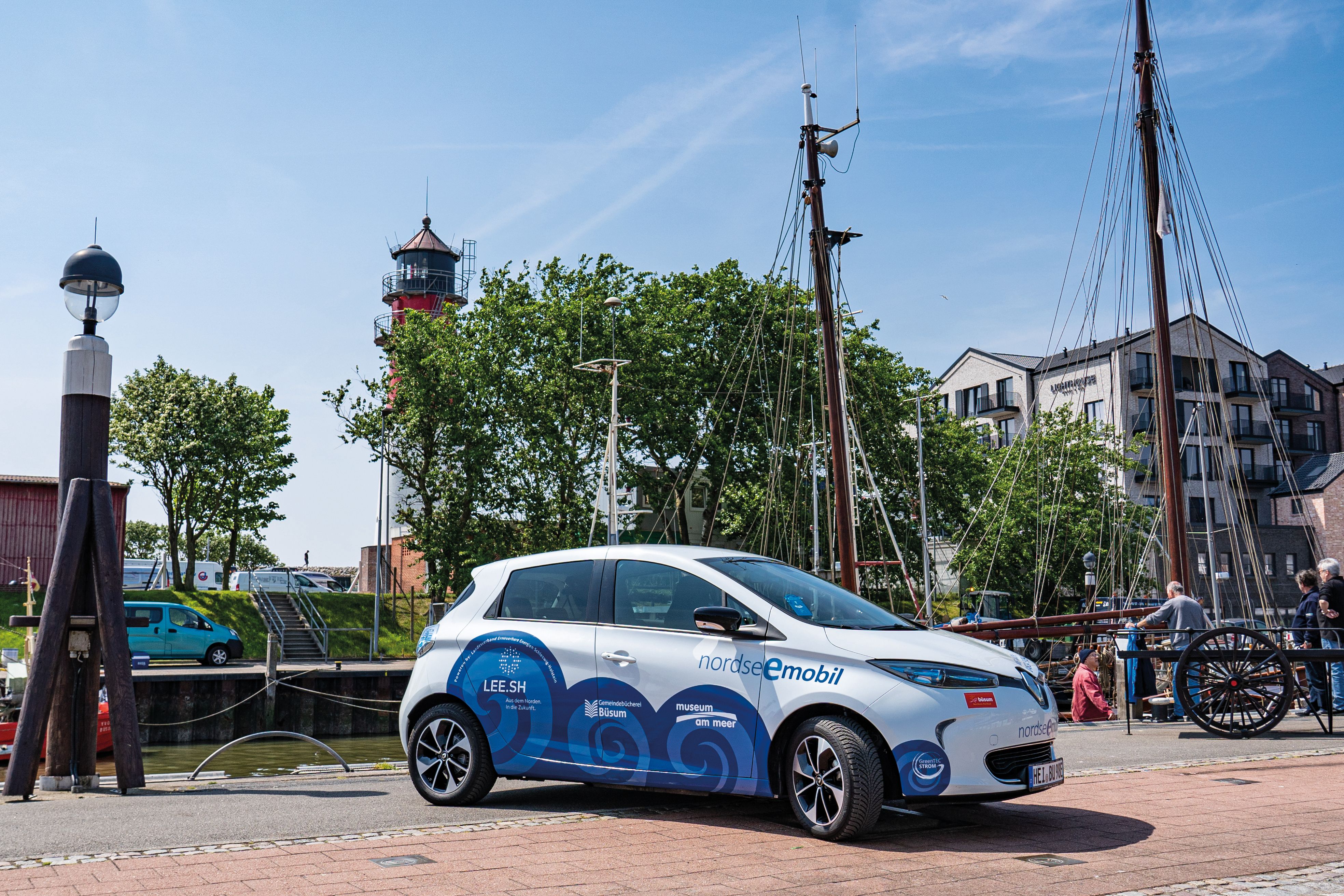 das Nordseemobil steht vor dem Büsumer Hafen