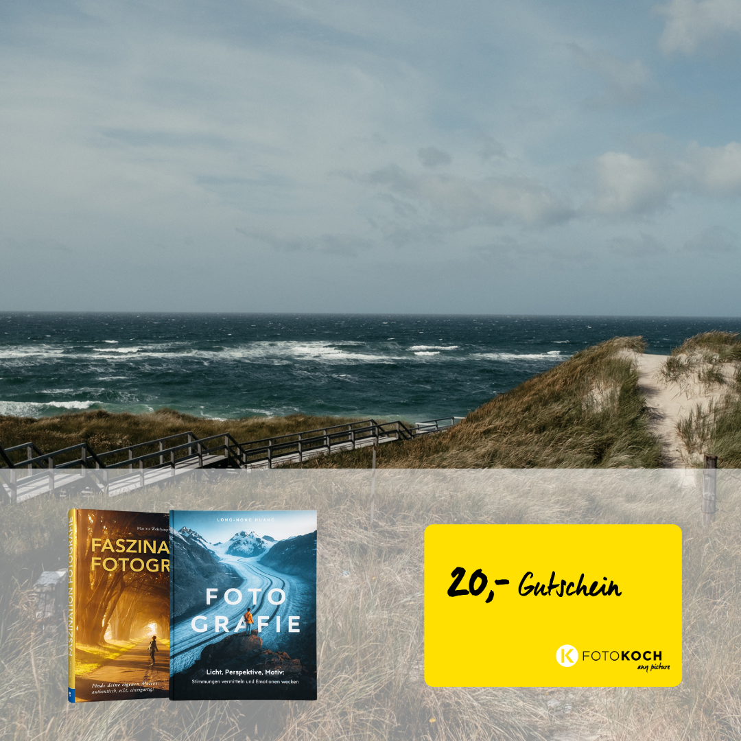 Darstellung der Gewinne, die unter allen verlost werden, die ihr Lieblingsbild aus der Serie "Fokus Nordsee" wählen. Es gibt als Hauptpreis eine Reise an die Nordsee zu gewinnen. Weitere Preise sind zwei signierte Bücher von zwei Teilnehmern und ein Wertgutschein für ein Fotofachgeschäft.